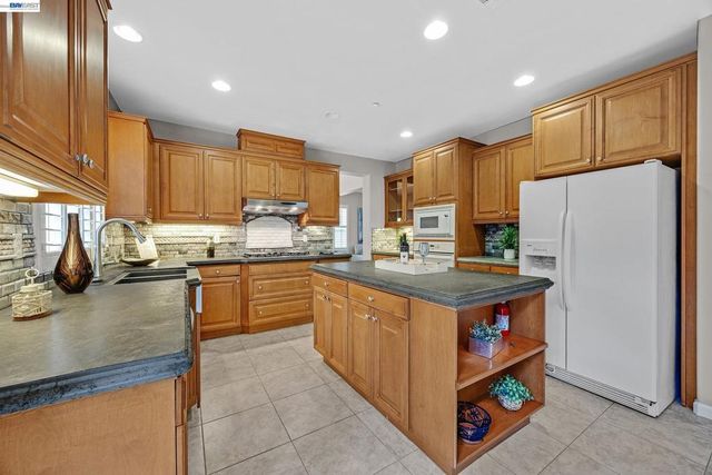 1869 Tarragon Dr, Brentwood, CA 94513