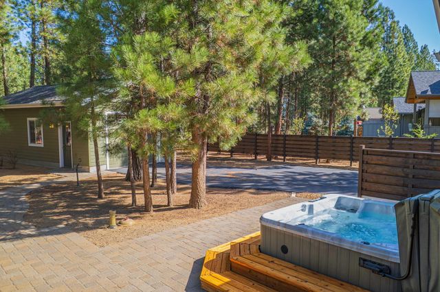 14234 Whitewater Loop, La Pine, OR 97739