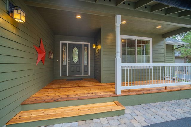 14234 Whitewater Loop, La Pine, OR 97739