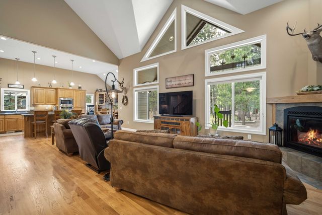 14234 Whitewater Loop, La Pine, OR 97739