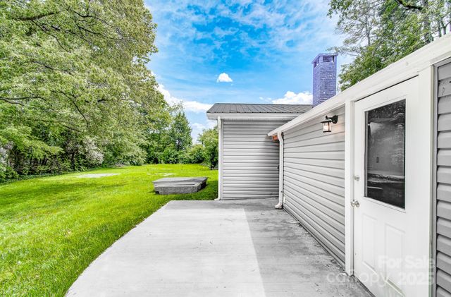 51 Alfson Circle, Hendersonville, NC 28792