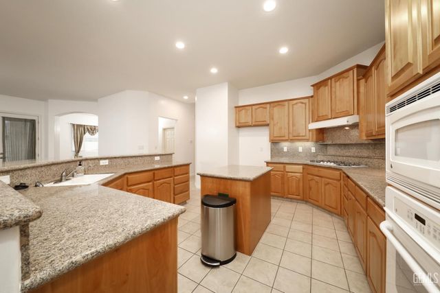 13417 Hinault Drive, Bakersfield, CA 93314