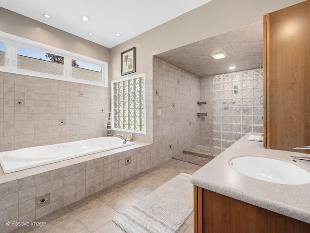 7N136 Briargate Terrace, Medinah, IL 60157