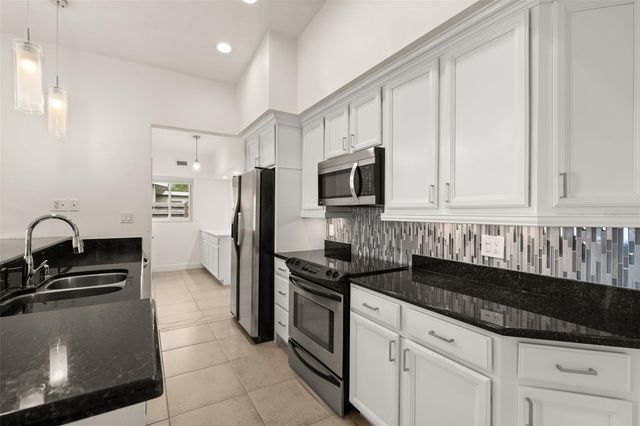 3317 BOUGAINVILLEA STREET, Sarasota, FL 34239