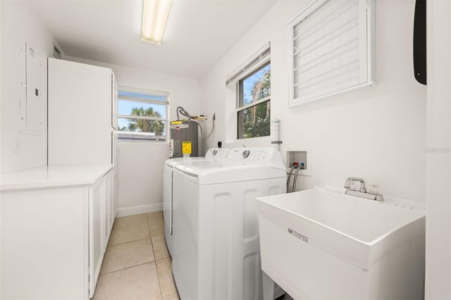 3317 BOUGAINVILLEA STREET, Sarasota, FL 34239