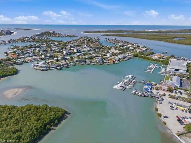 141 Pago Pago DR E, Naples, FL 34113