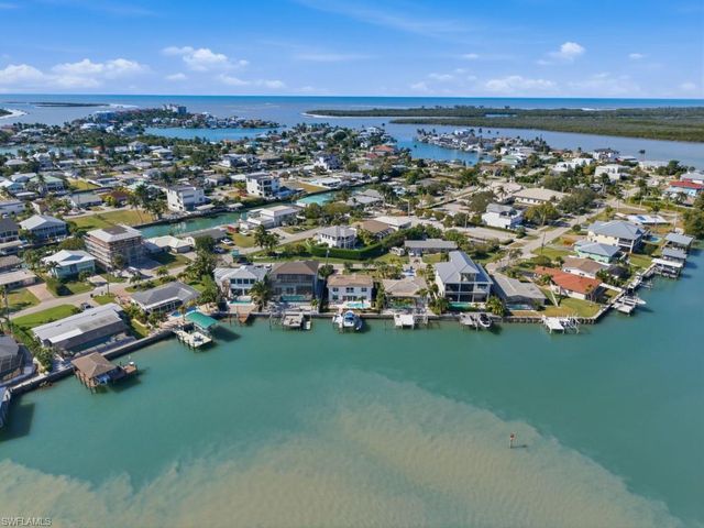 141 Pago Pago DR E, Naples, FL 34113