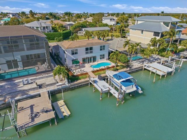 141 Pago Pago DR E, Naples, FL 34113