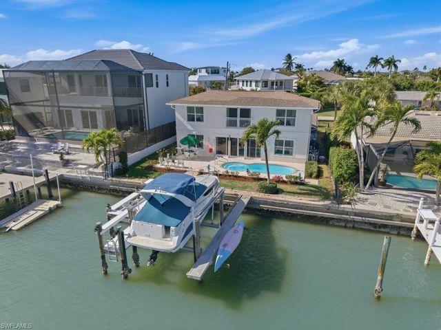 141 Pago Pago DR E, Naples, FL 34113