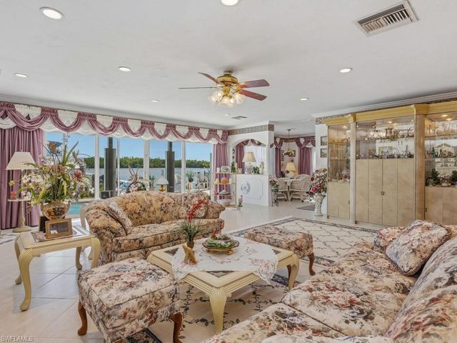 141 Pago Pago DR E, Naples, FL 34113