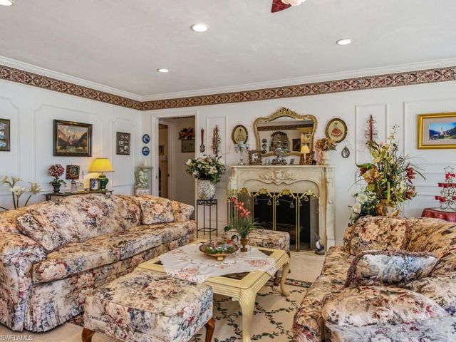 141 Pago Pago DR E, Naples, FL 34113