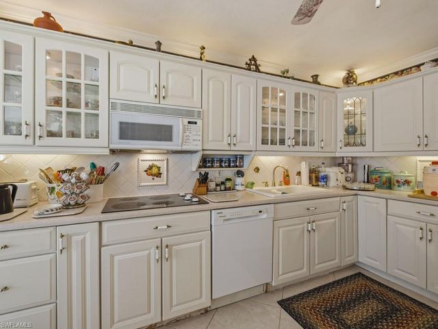 141 Pago Pago DR E, Naples, FL 34113