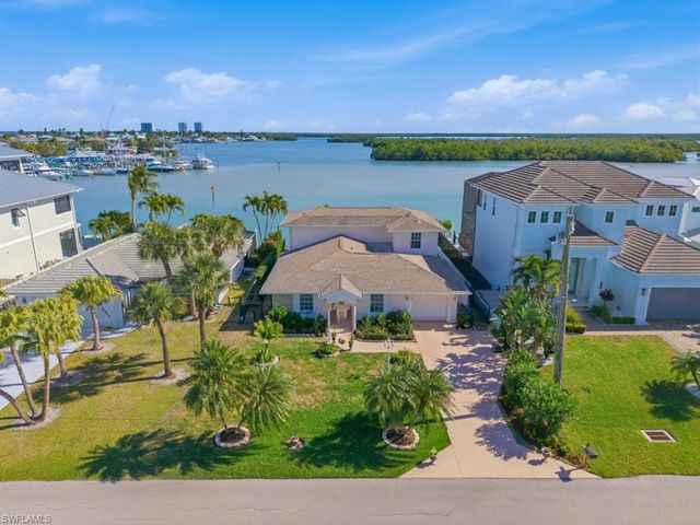 141 Pago Pago DR E, Naples, FL 34113