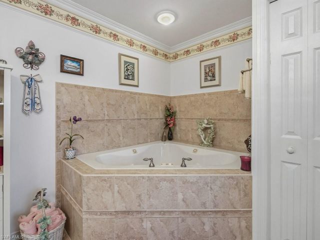 141 Pago Pago DR E, Naples, FL 34113