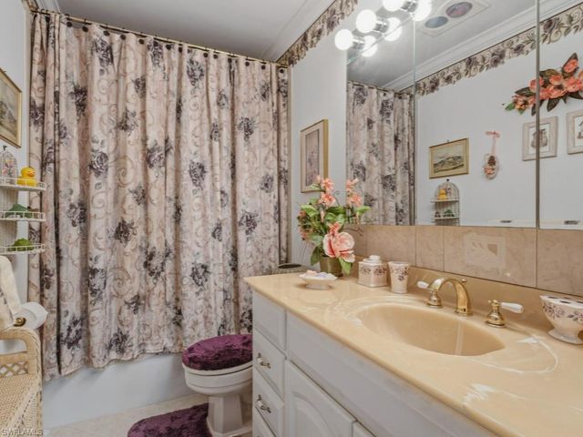 141 Pago Pago DR E, Naples, FL 34113