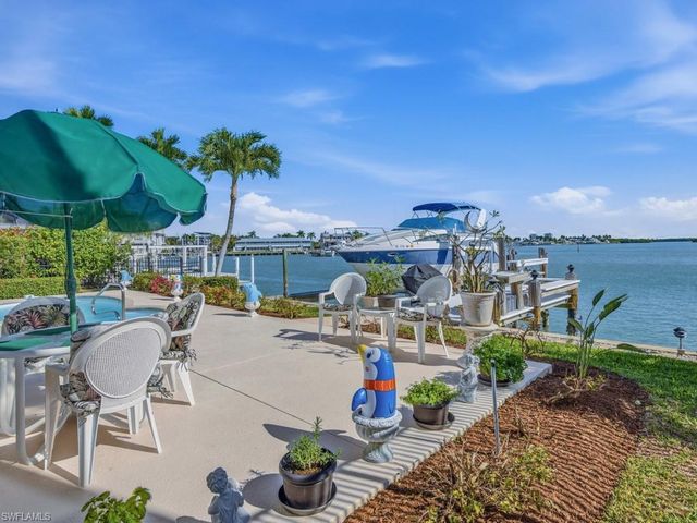 141 Pago Pago DR E, Naples, FL 34113