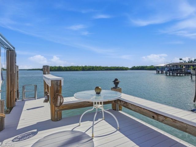 141 Pago Pago DR E, Naples, FL 34113