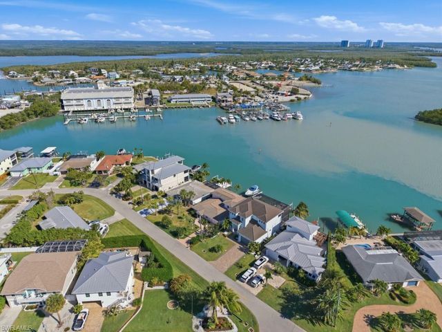 141 Pago Pago DR E, Naples, FL 34113