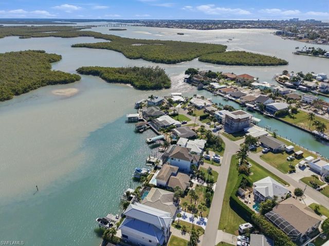 141 Pago Pago DR E, Naples, FL 34113