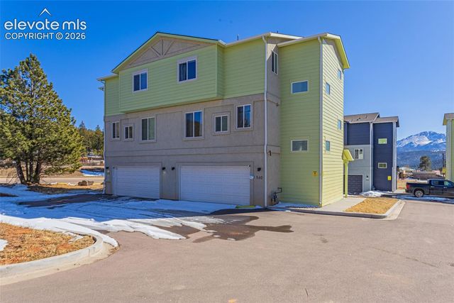 560 E Grace Avenue, Woodland Park, CO 80863