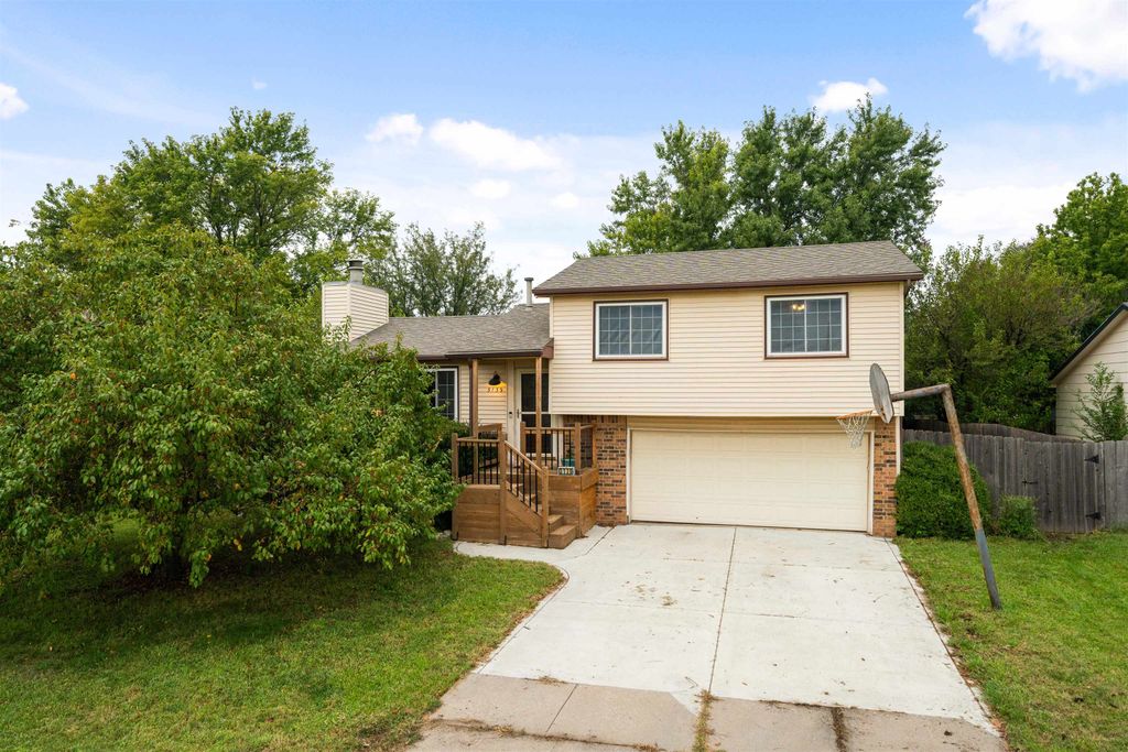 3139 N Rushwood St, Wichita, KS 67226