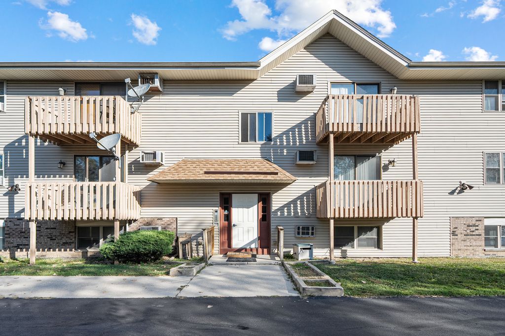 1521 Pioneer Road 7, Crest Hill, IL 60403