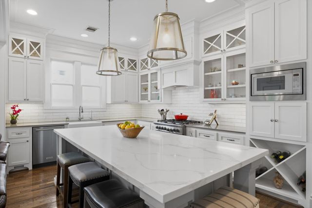 1111 Ashland Street, Houston, TX 77008