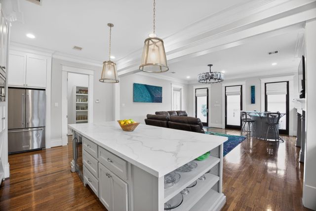 1111 Ashland Street, Houston, TX 77008