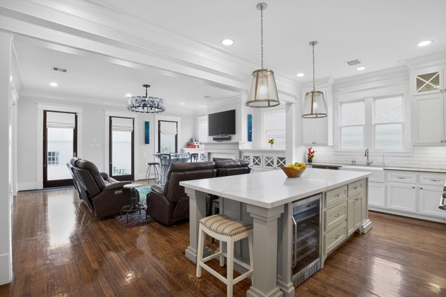 1111 Ashland Street, Houston, TX 77008