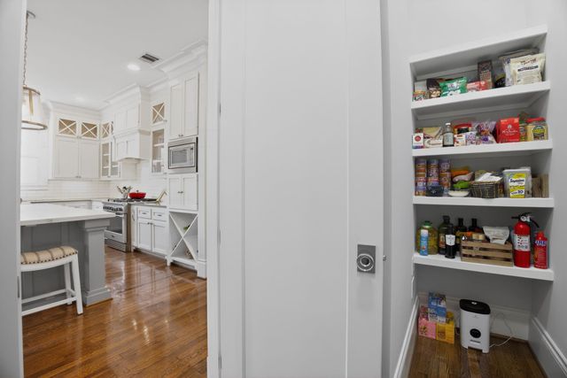 1111 Ashland Street, Houston, TX 77008