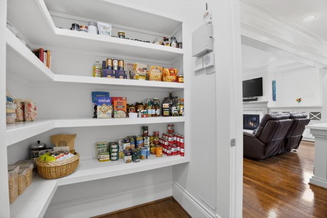 1111 Ashland Street, Houston, TX 77008