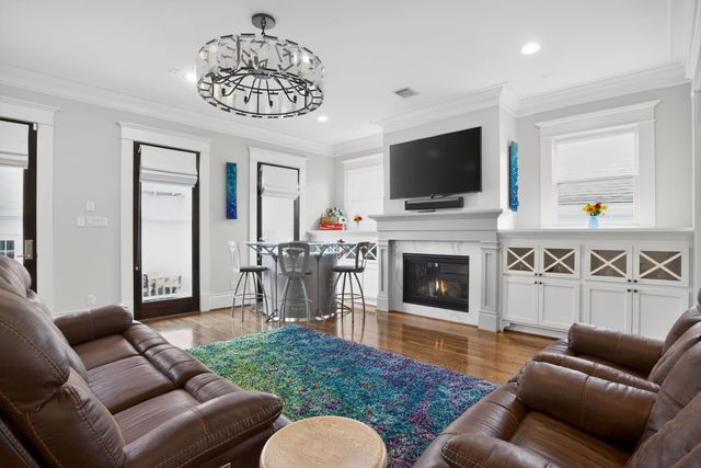 1111 Ashland Street, Houston, TX 77008