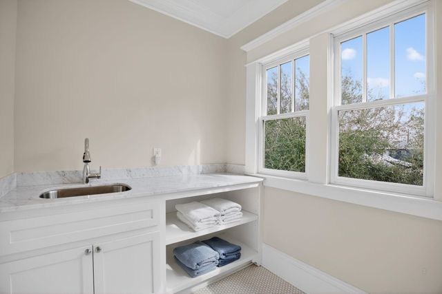 1111 Ashland Street, Houston, TX 77008