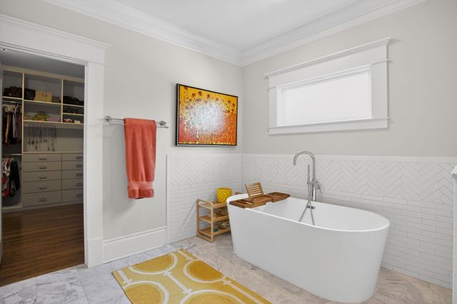 1111 Ashland Street, Houston, TX 77008