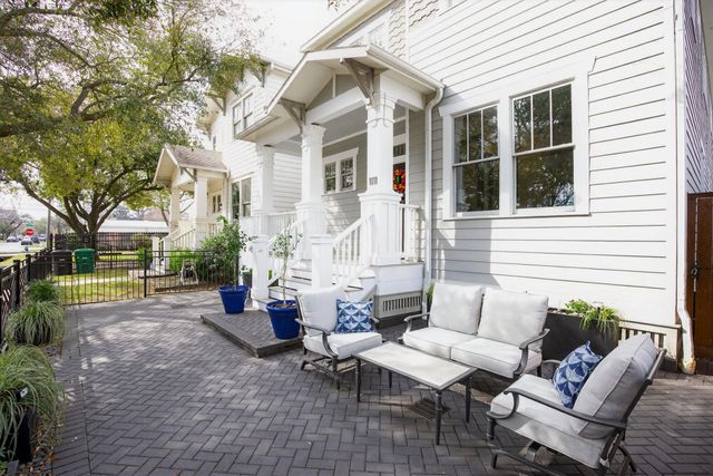 1111 Ashland Street, Houston, TX 77008