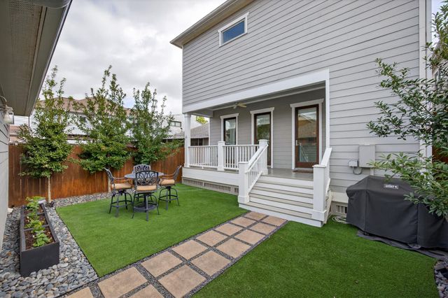 1111 Ashland Street, Houston, TX 77008