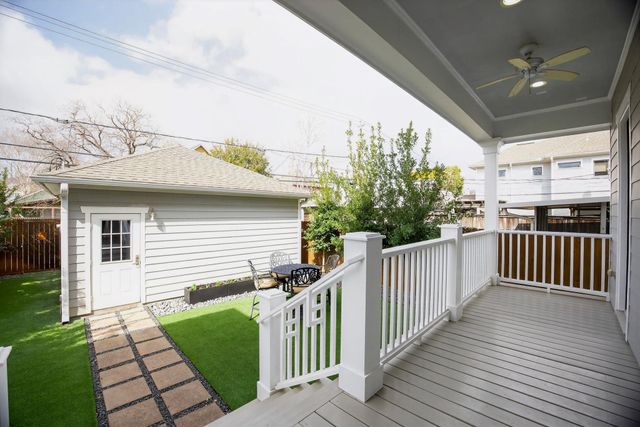 1111 Ashland Street, Houston, TX 77008