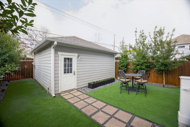 1111 Ashland Street, Houston, TX 77008