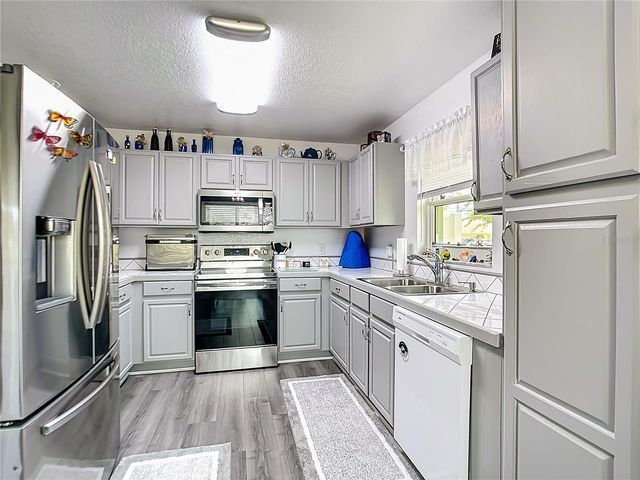 1658 BLUE LAKE CIRCLE, Punta Gorda, FL 33983