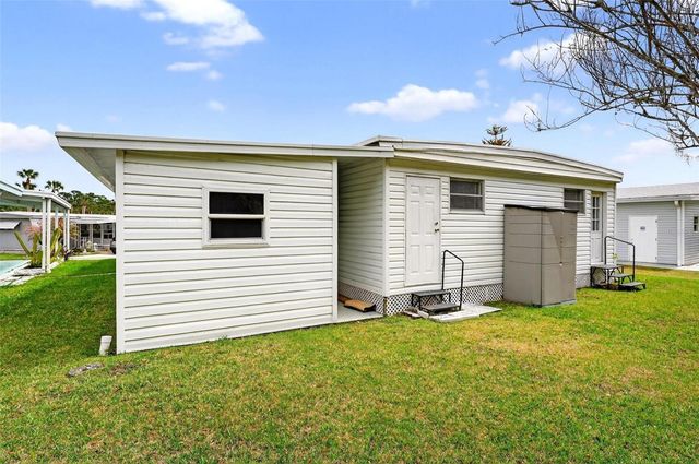 7 COCOS PLUMOSA DRIVE A, Eustis, FL 32726