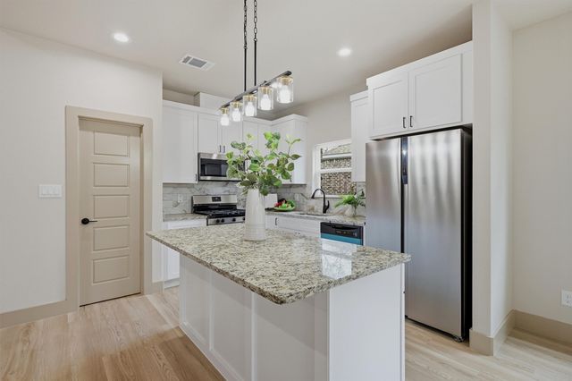 1019 Holiday Drive, Sherman, TX 75090