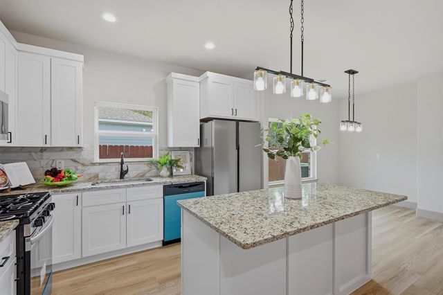 1019 Holiday Drive, Sherman, TX 75090