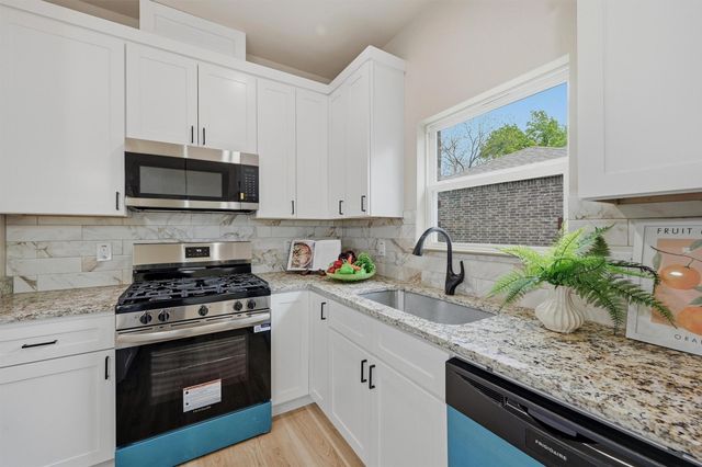 1019 Holiday Drive, Sherman, TX 75090