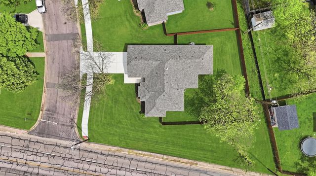 1019 Holiday Drive, Sherman, TX 75090