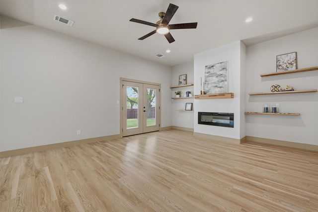 1019 Holiday Drive, Sherman, TX 75090