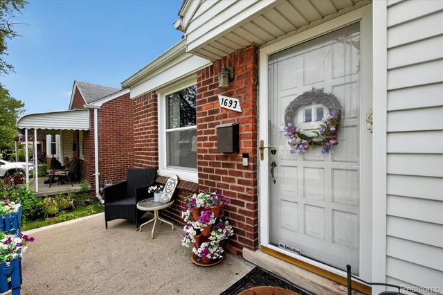 1693 Riverbank Street, Lincoln Park, MI 48146