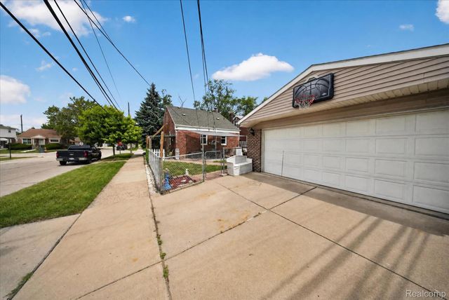 1693 Riverbank Street, Lincoln Park, MI 48146