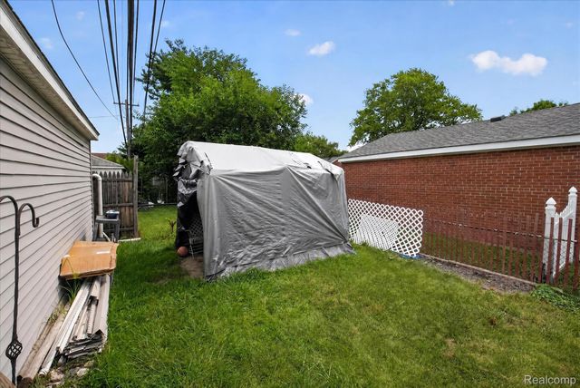 1693 Riverbank Street, Lincoln Park, MI 48146