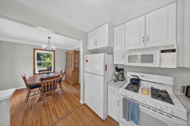 1693 Riverbank Street, Lincoln Park, MI 48146