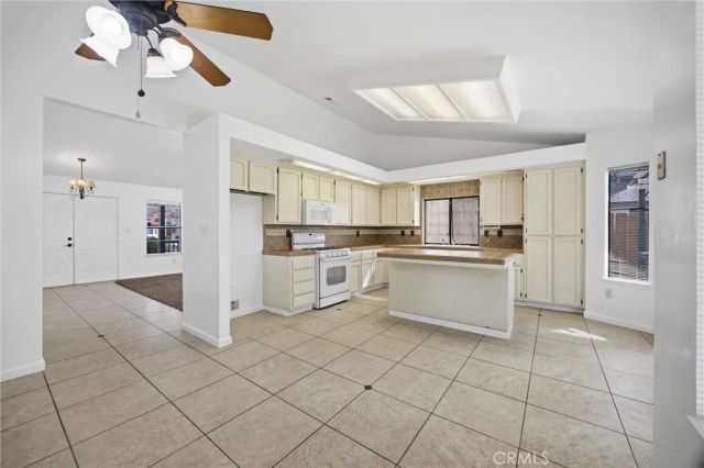 11513 Jenlee, Bakersfield, CA 93312